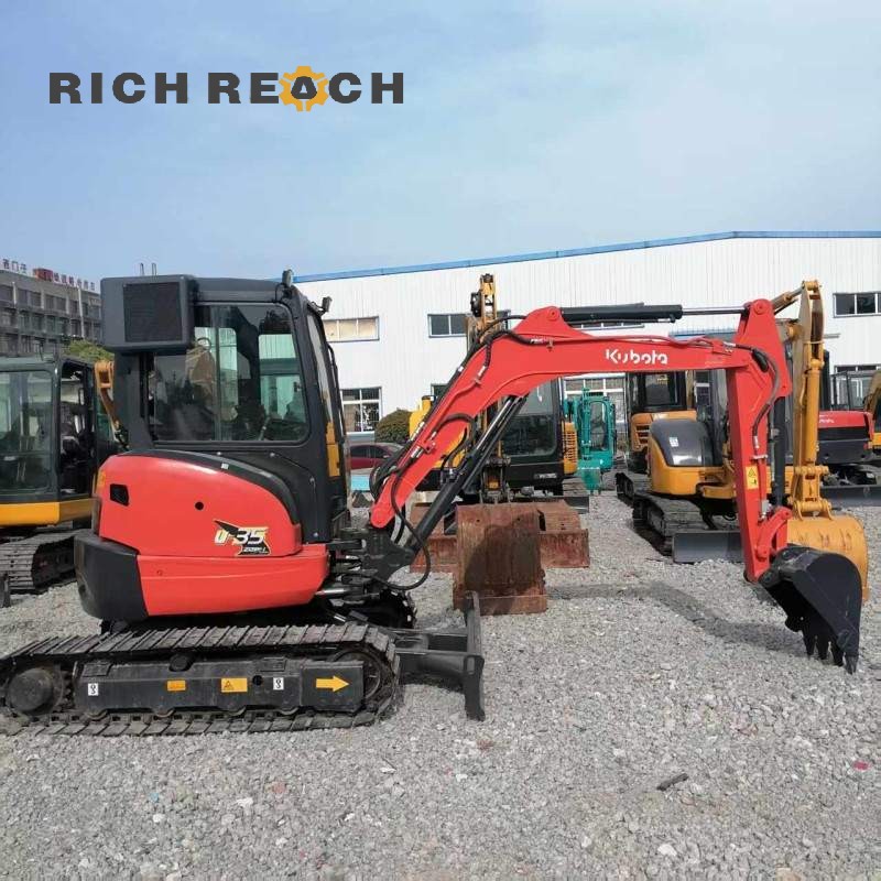 Hydraulic bucket and quick coupler of a 2025 Kubota U-35-5 used mini excavator for sale, $15,278
